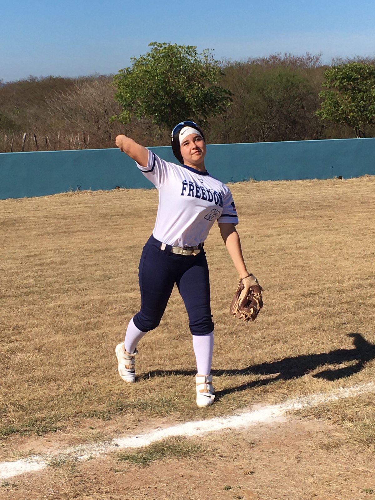 $!Softbolista Danna Viera León desarrollará sus habilidades en Estados Unidos