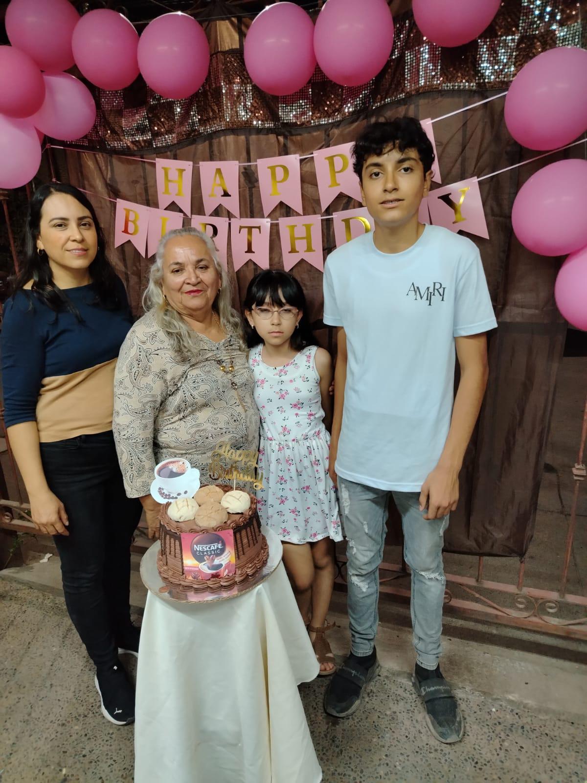 $!Celebra María Juana su cumpleaños 67 con familia