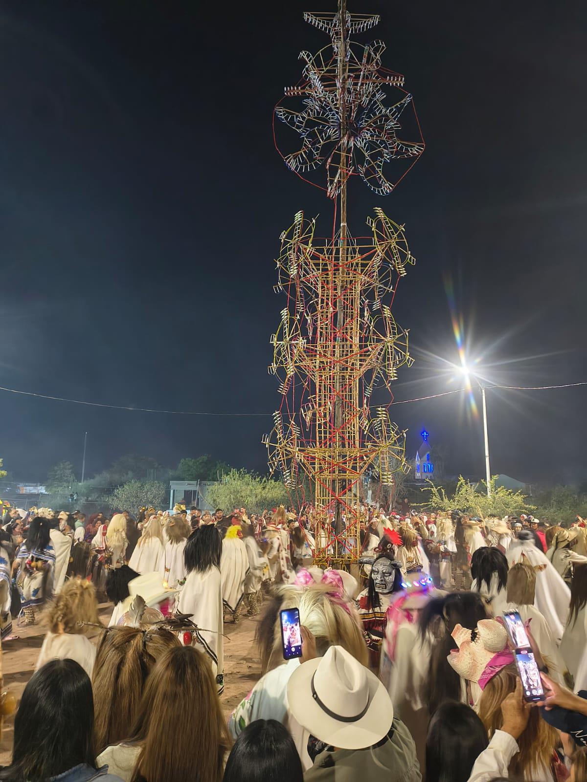 $!Más de 50 mil personas viven la noche del Viernes Santo en San Miguel Zapotitlán
