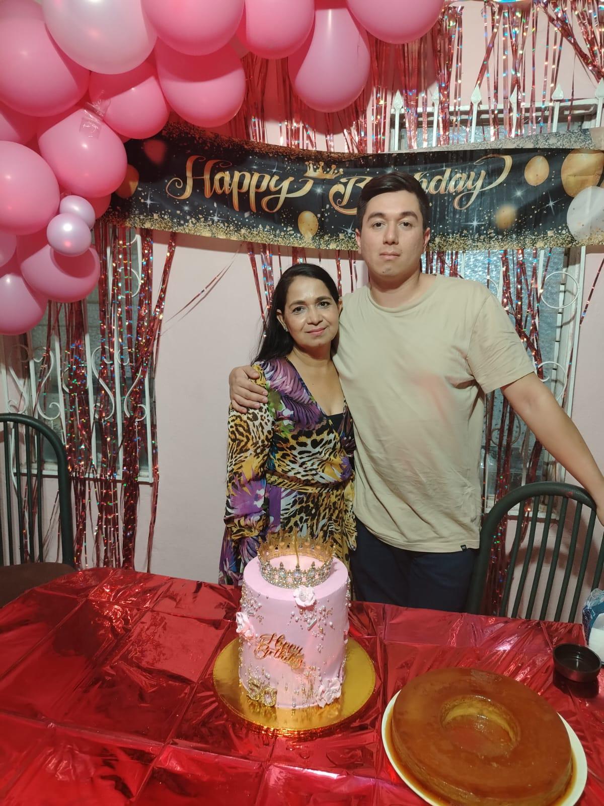 $!La felicita su hijo Juan Alberto Rubalcaba Cebreros.