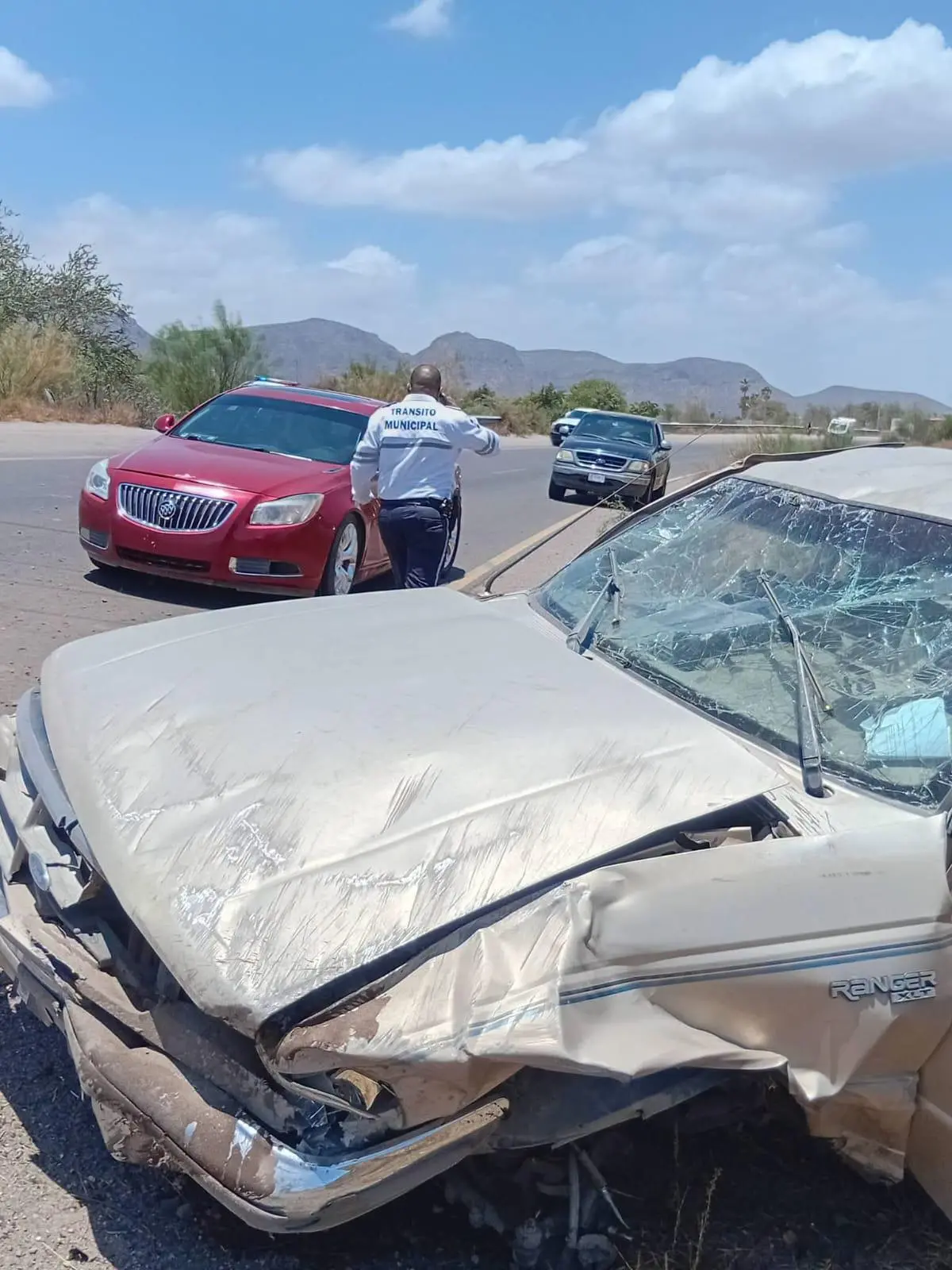 $!Automovilista resulta gravemente herido tras volcadura en la México 15, en Ahome
