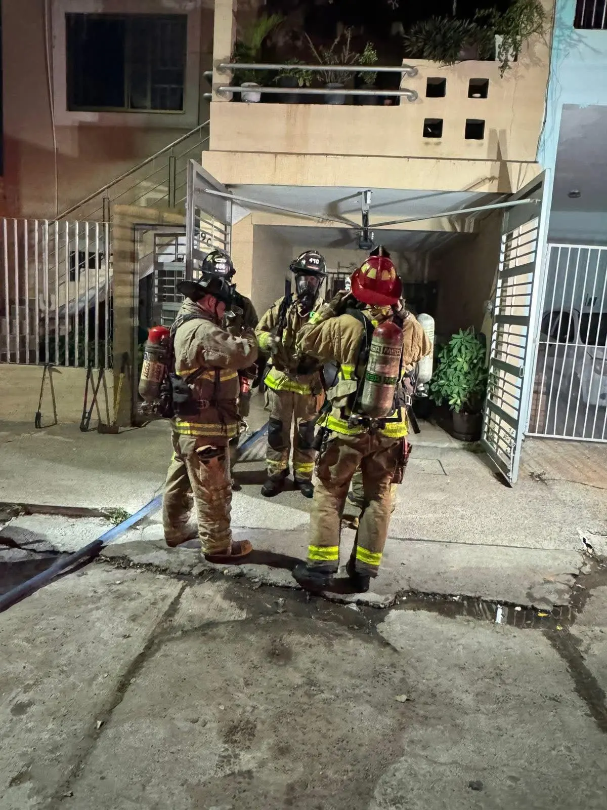 $!Bomberos de Mazatlán atendieron múltiples incendios durante la velada de Año Nuevo