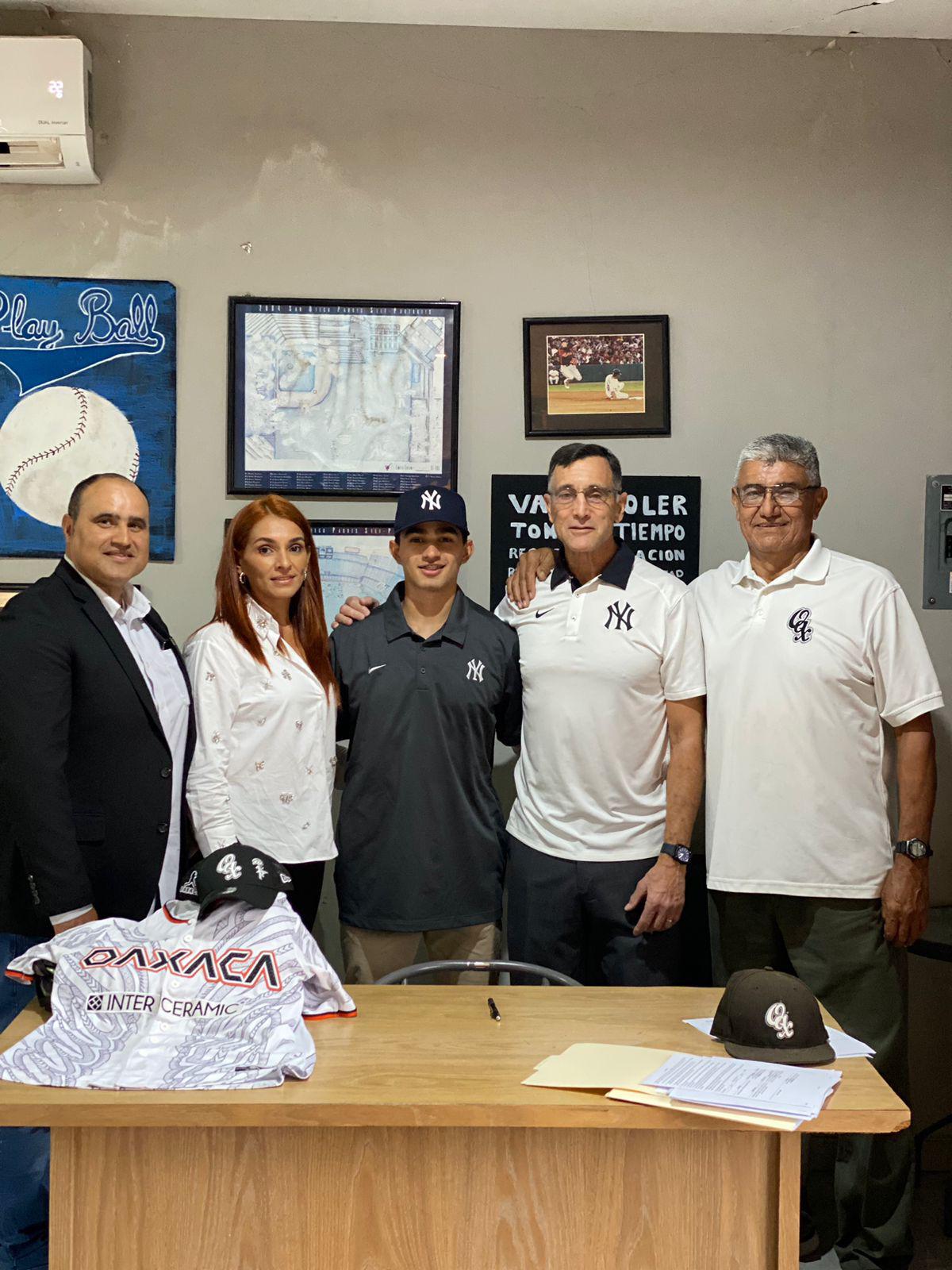 $!Mazatleco Isael Arias es firmado por los Yanquis de Nueva York