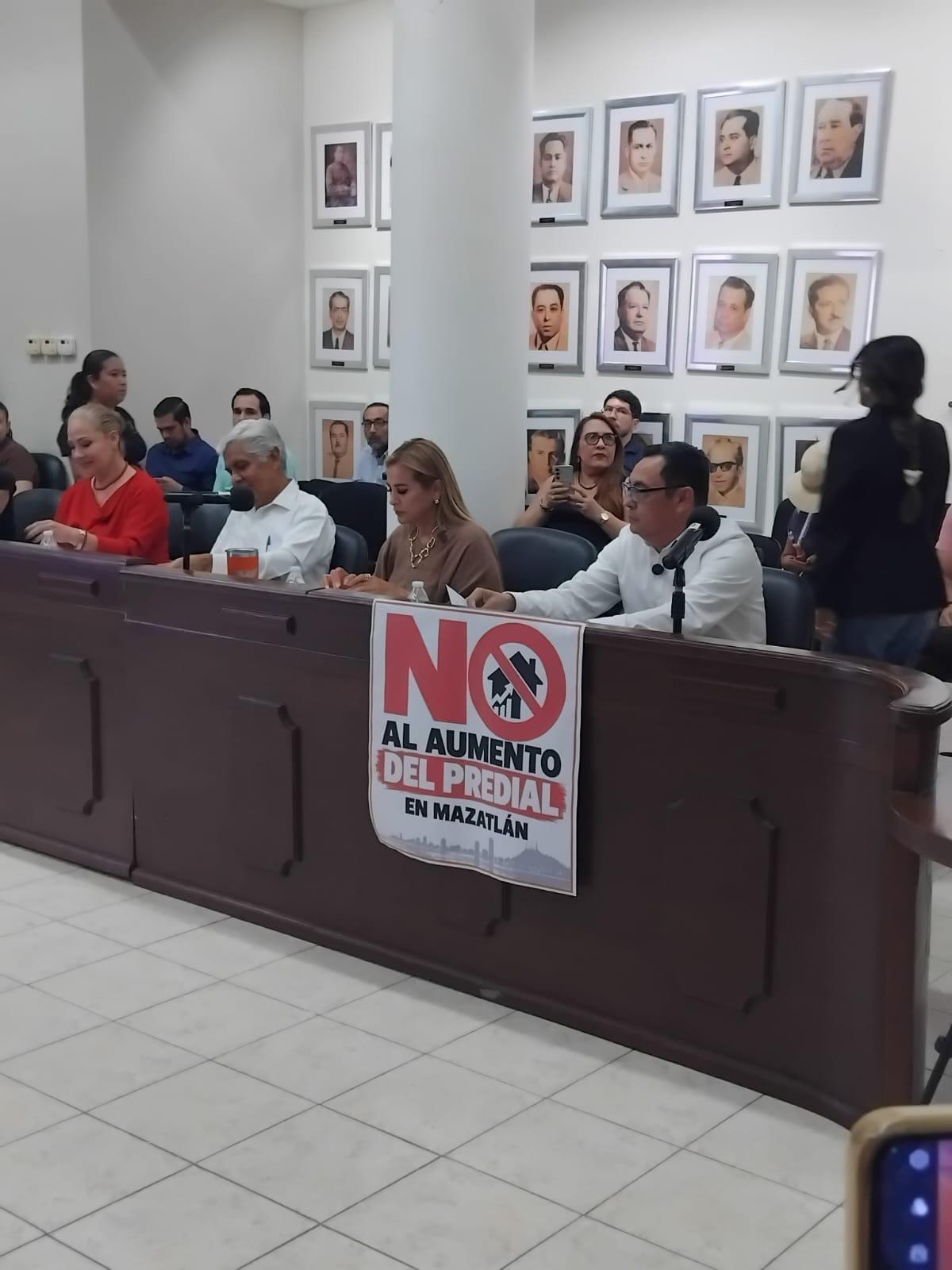 $!Aprueban entre polémica solicitar al Congreso del Estado actualización del 3.94% al predial en Mazatlán