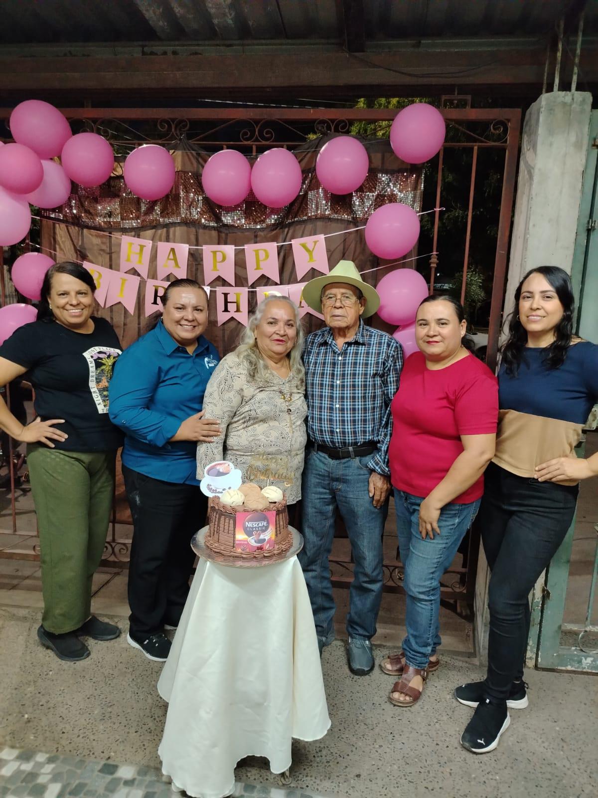 $!Celebra María Juana su cumpleaños 67 con familia