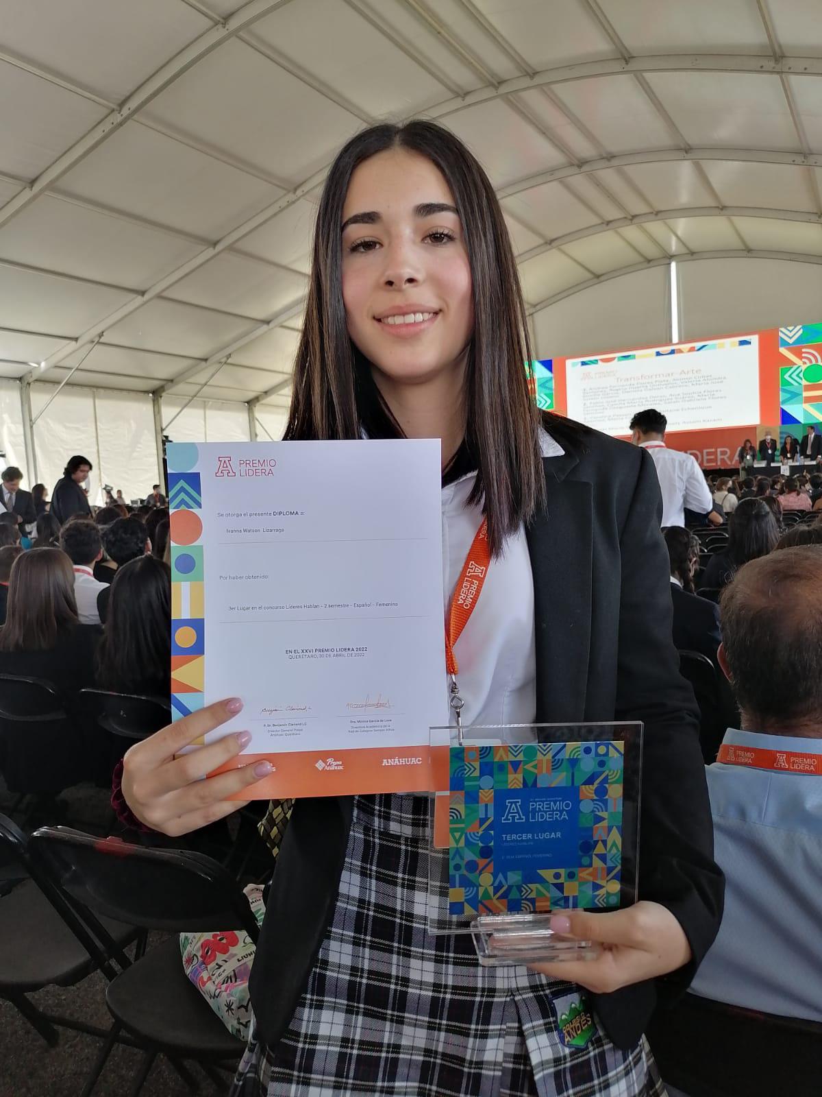 $!Ivanna Watson Lizárraga, obtuvo el tercer lugar en Líderes hablan en español.