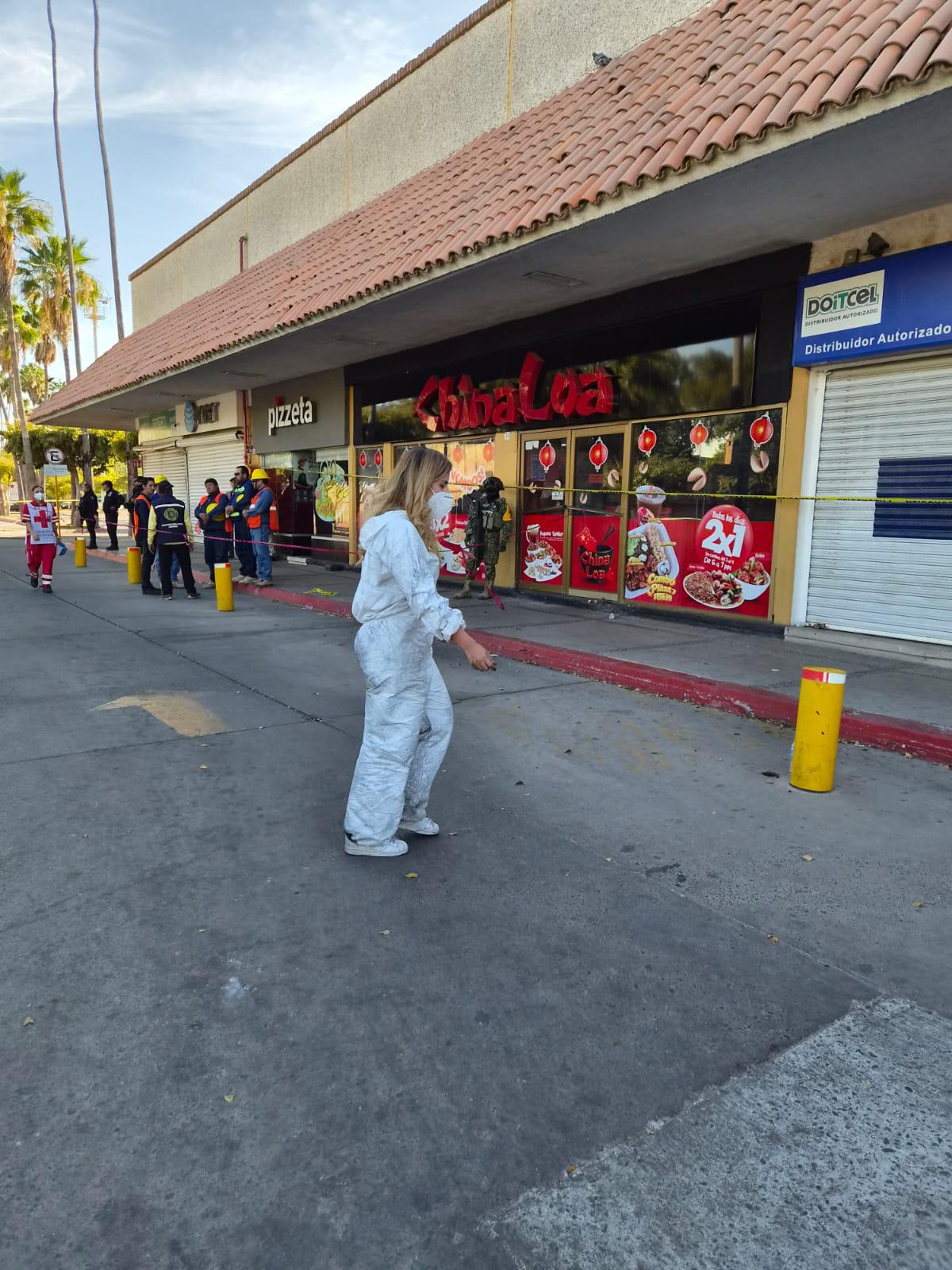 $!FGE aún no determina origen del incendio en plaza comercial de Los Mochis