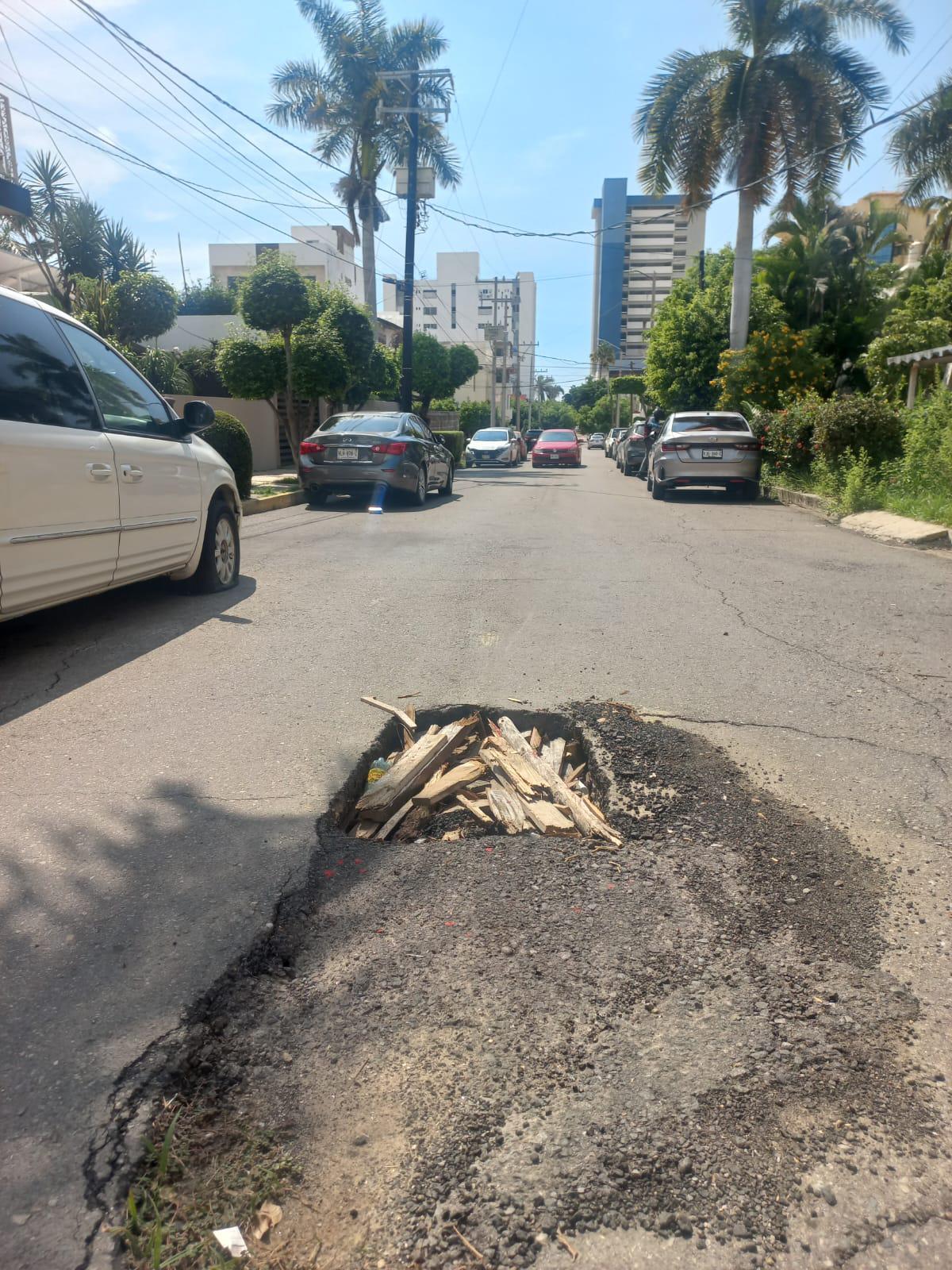 $!Cráteres de Jumapam y de torres condominales acaban calles de Gaviotas: Vecinos