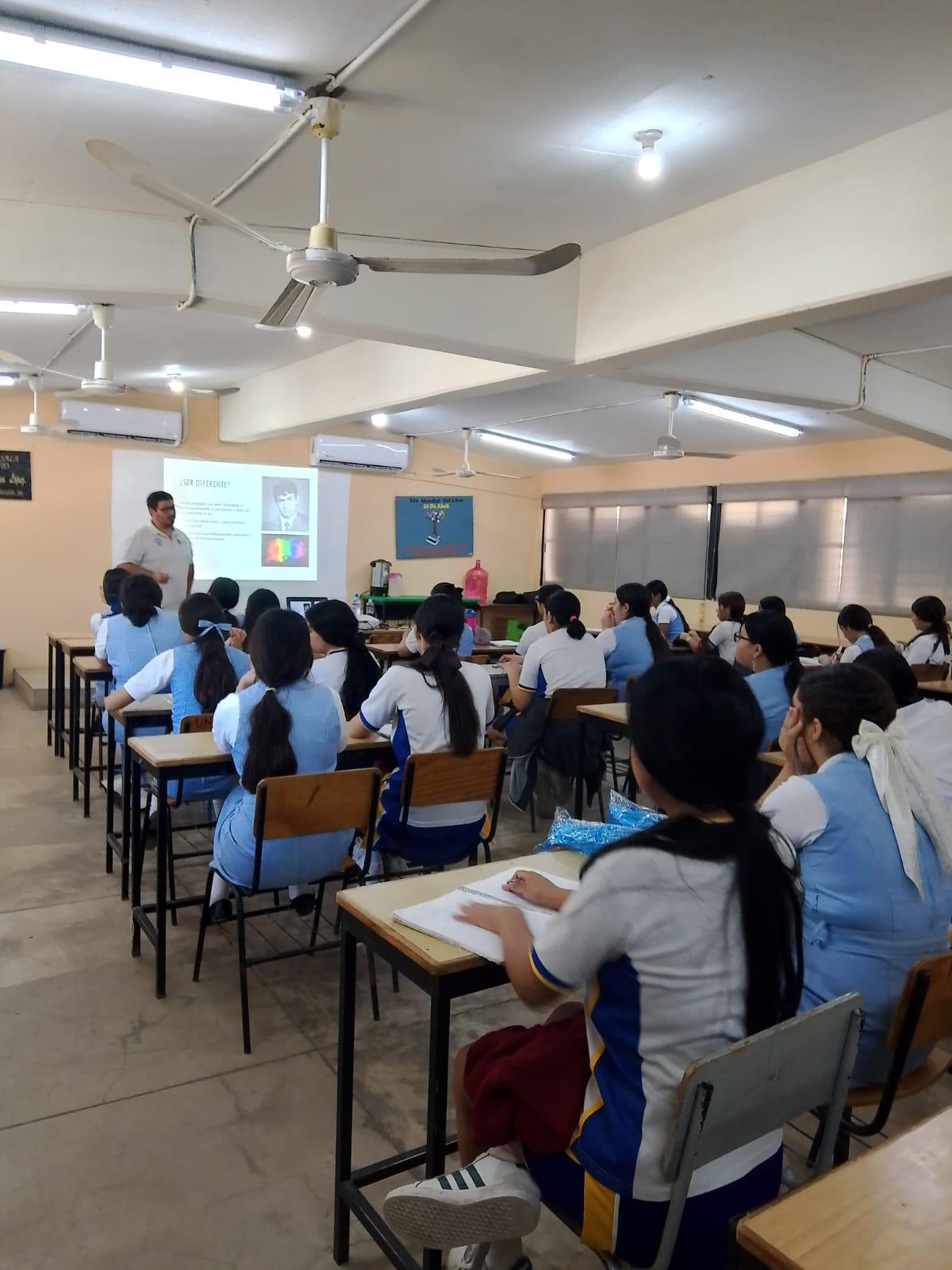 $!Sinaloense, autista y científico nuclear motiva a jóvenes vulnerables para superarse