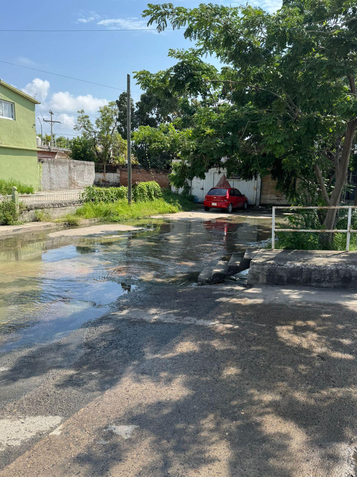 $!Vecinos del Infonavit Playas, en Mazatlán, denuncian colapso en red de drenaje