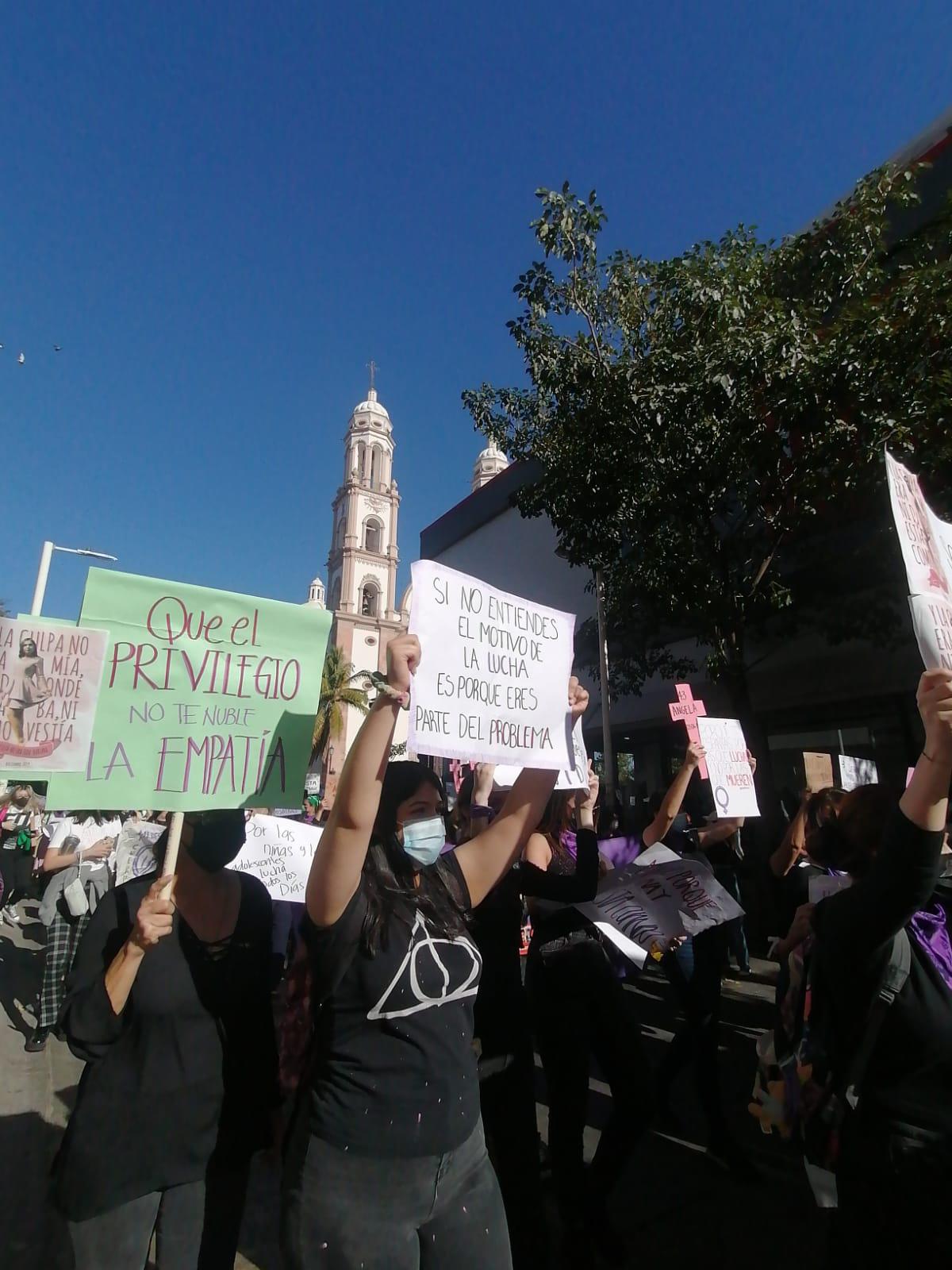 $!En Culiacán, marchan para conmemorar el Día Internacional de las Mujeres