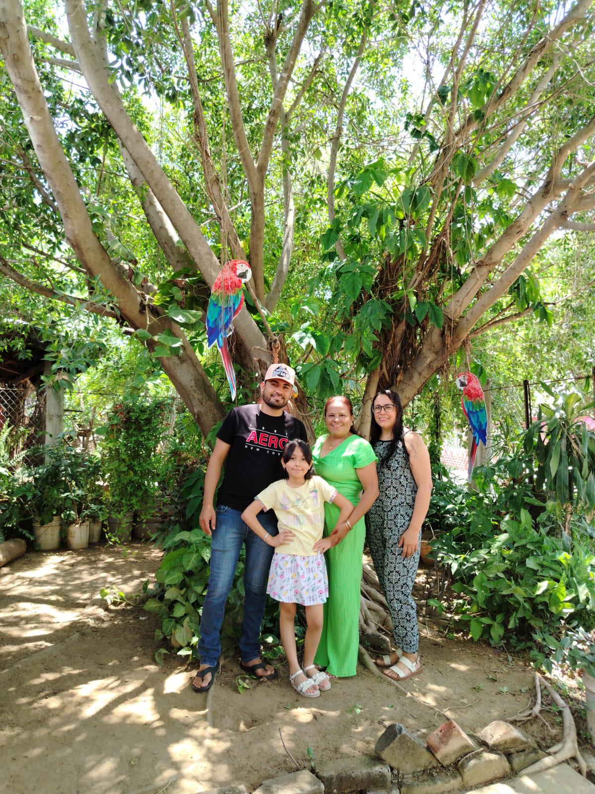 $!Juan Carlos, Alexa Sofía Martínez y Amayrany Aguilar celebraron con Juanita.