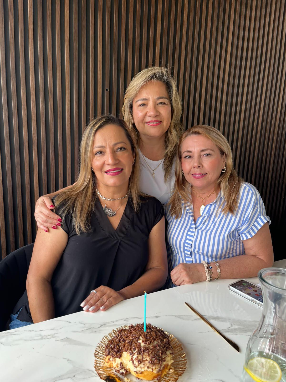 $!Karina Ochoa y Yadira Valdés con Claudia.