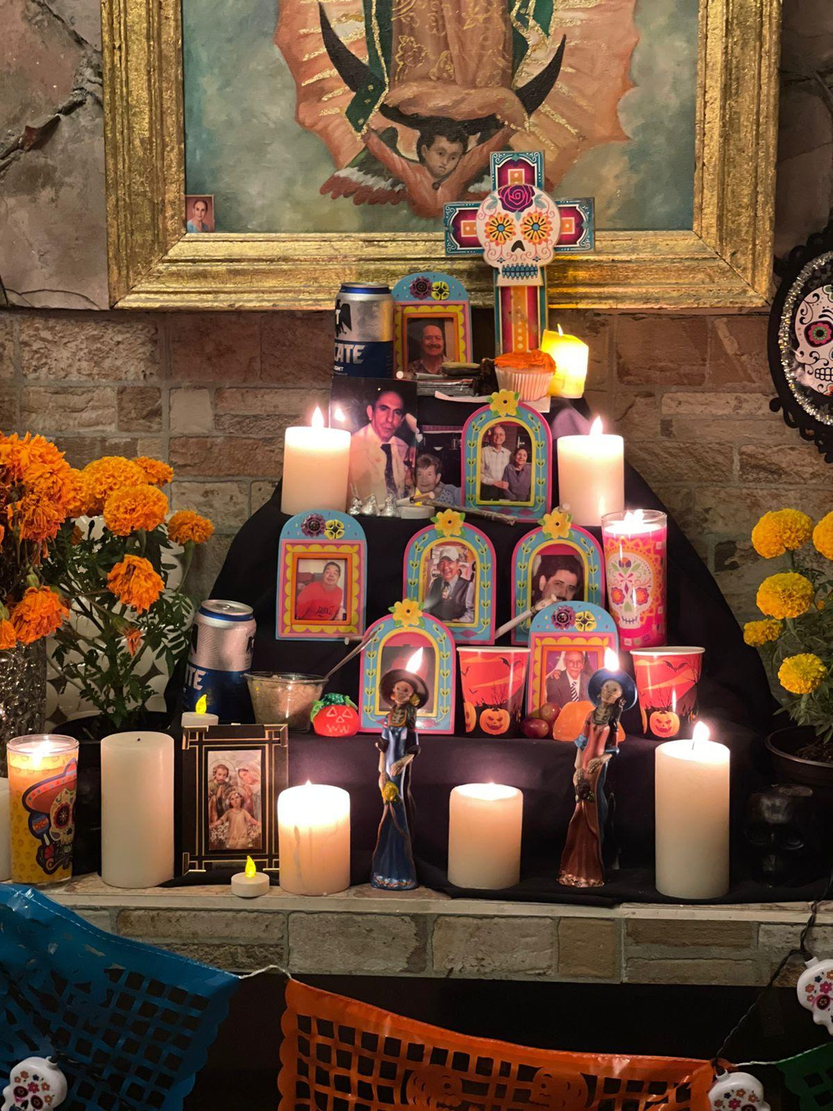 $!Con diversas ofrendas los artistas recuerdan el Día de Muertos