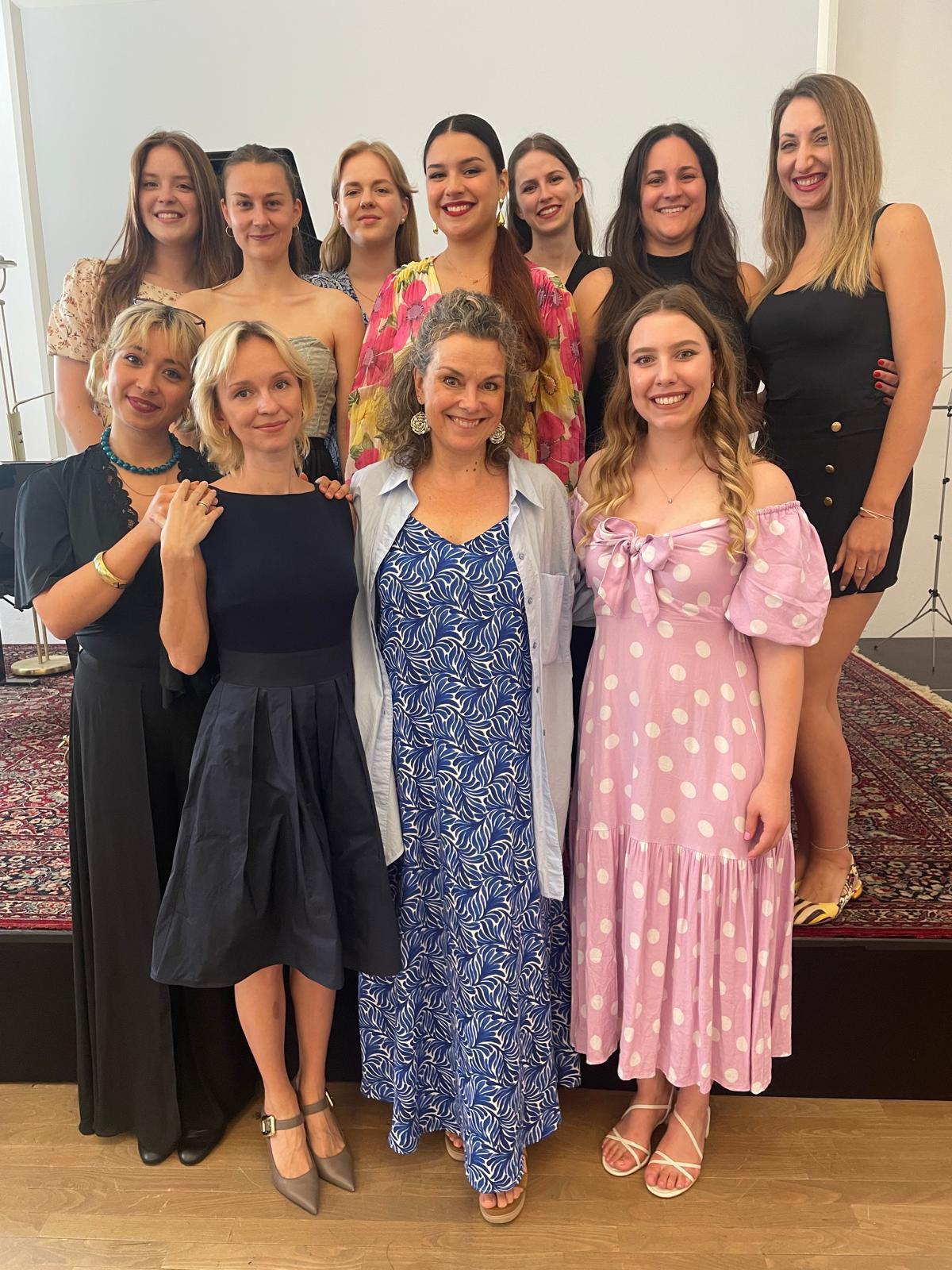 $!La soprano mexicana con otras participantes.