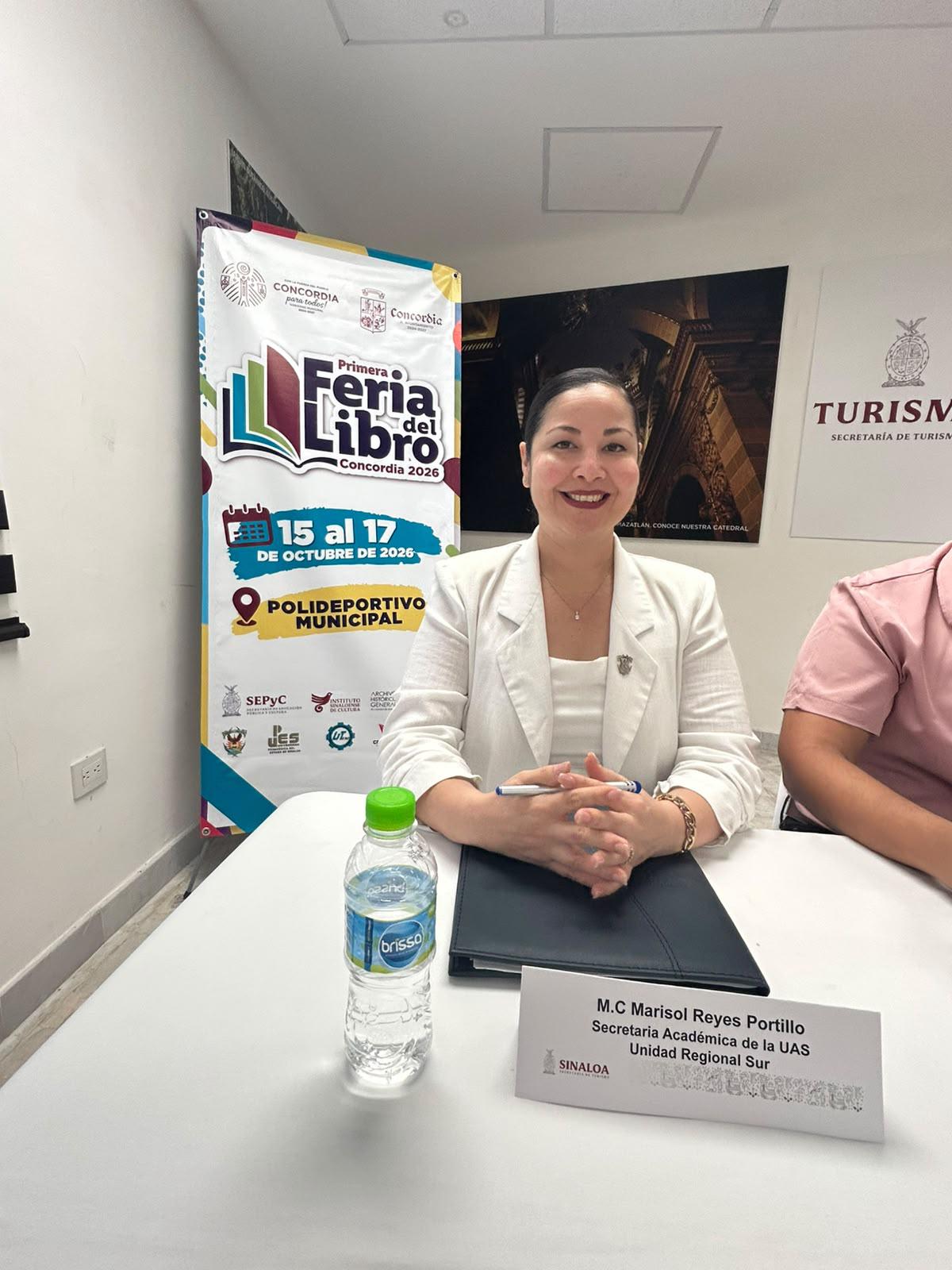 $!Marisol Reyes Portillo, secretaria académica de la Unidad Regional Sur de la UAS, destacó el compromiso de la institución con la primera Feria del Libro de Concordia.