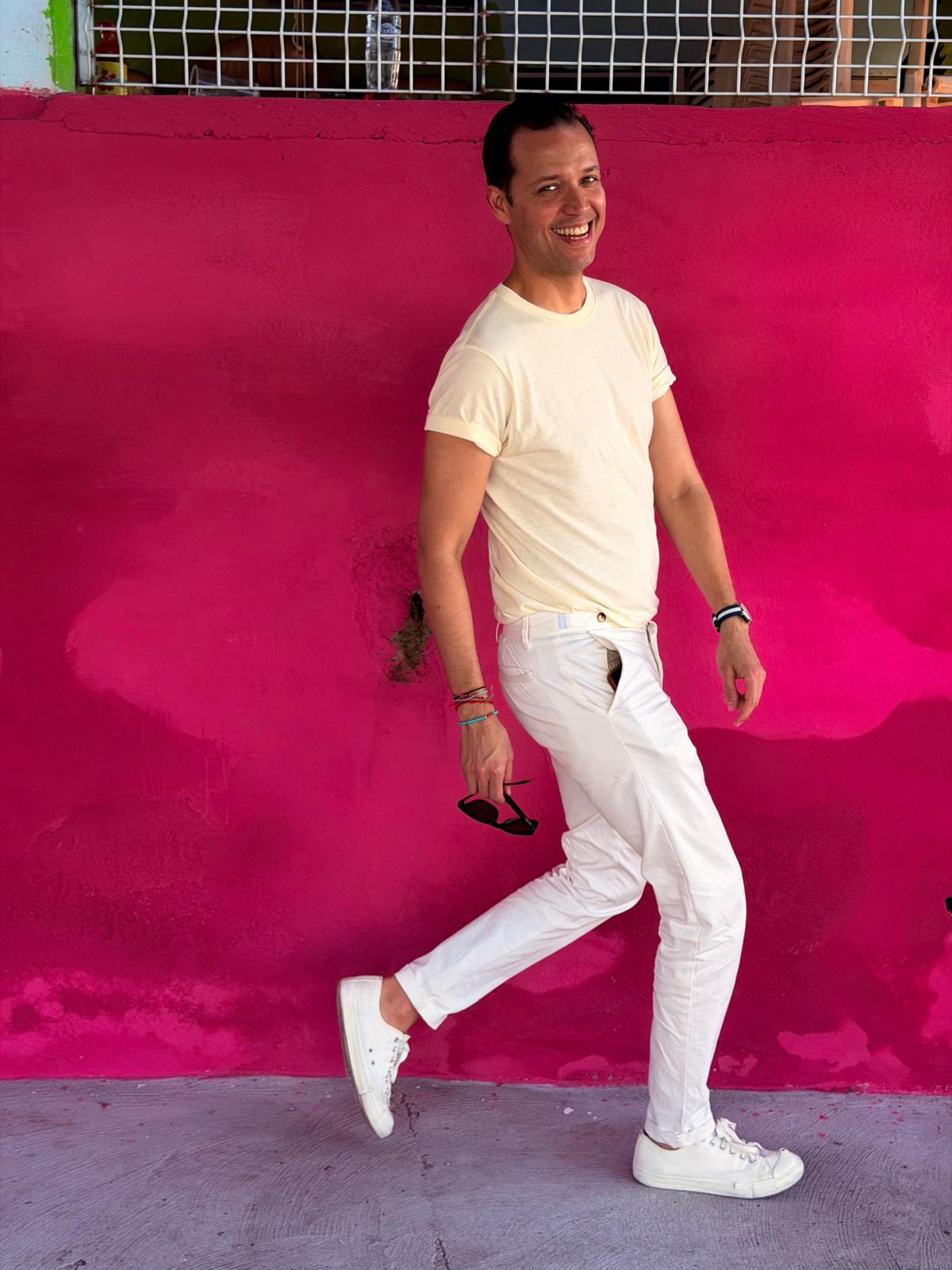 $!Desde Italia, Andrés Romo regresa simbólicamente a su tierra para vestir uno de los momentos más emblemáticos del Carnaval Internacional de Mazatlán 2026.