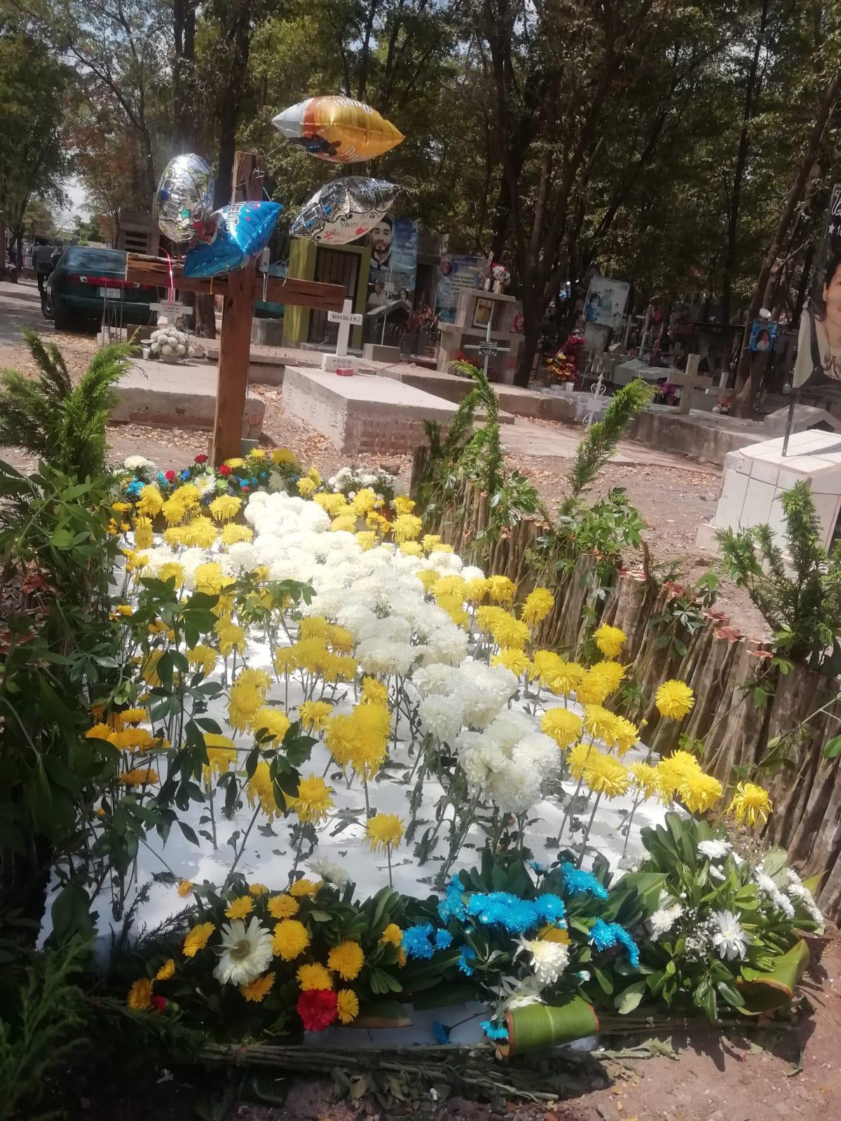 $!Panteón de la 21 de Marzo recobra vida durante festejos del Día del Padre, en Culiacán