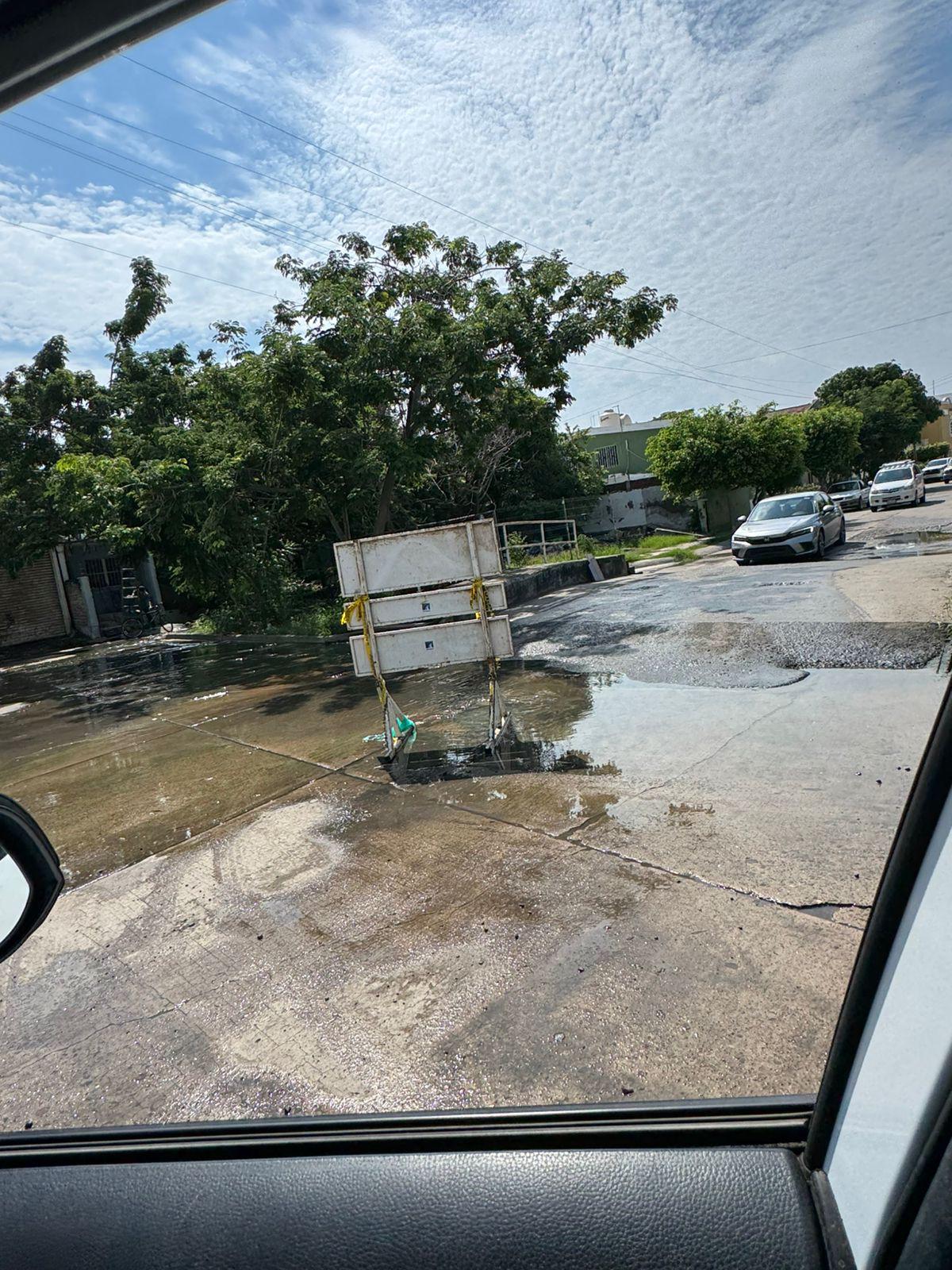 $!Vecinos del Infonavit Playas, en Mazatlán, denuncian colapso en red de drenaje