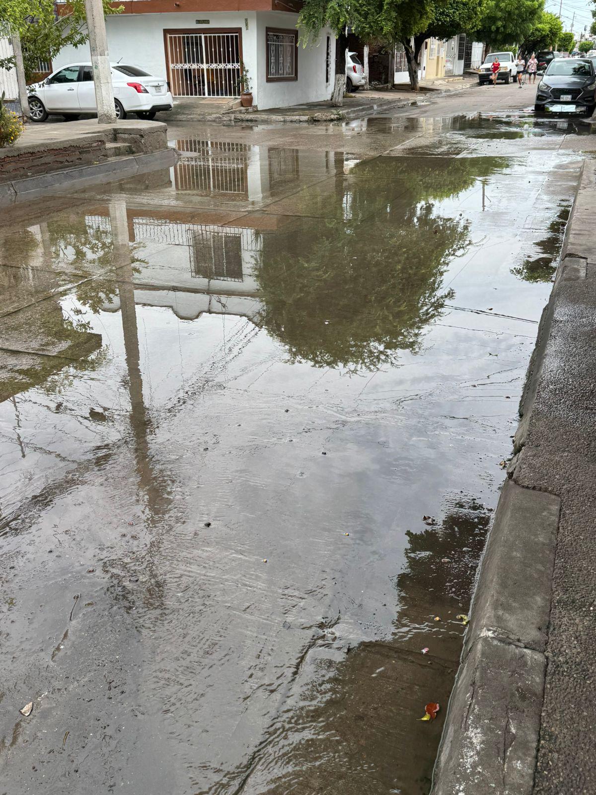 $!Vecinos del Infonavit Playas, en Mazatlán, denuncian colapso en red de drenaje