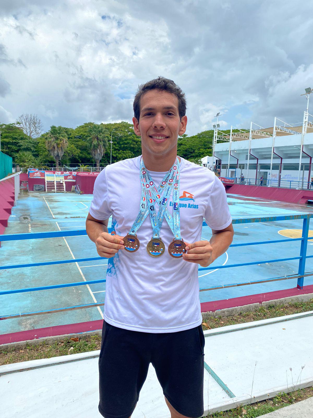$!Culminan nadadores mazatlecos el Nacional Máster con 15 medallas