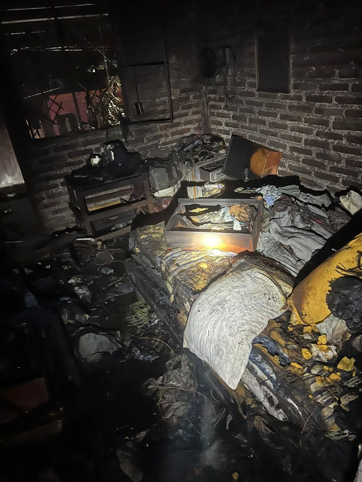 $!Incendio consume casa de dos plantas en la colonia Felipe Ángeles