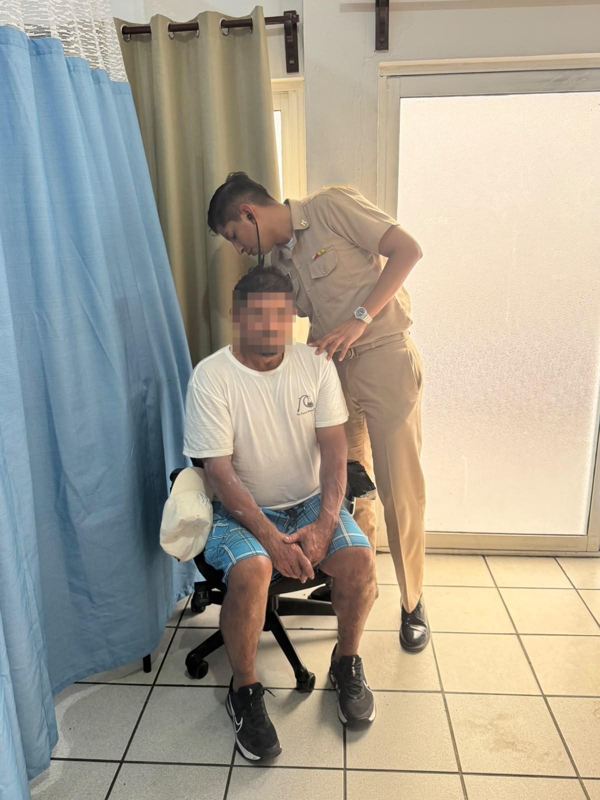 $!Auxilia Marina a tripulante de embarcación en Mazatlán