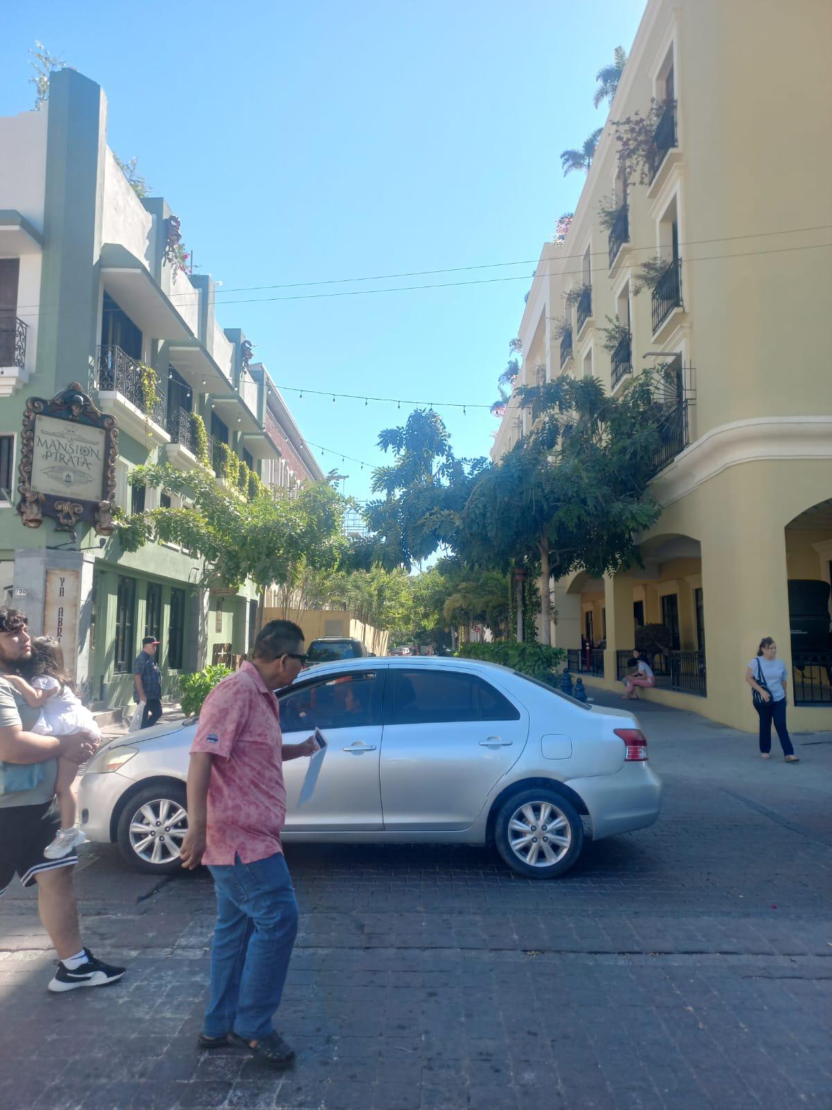 $!Divide opiniones hacer peatonal calles del Centro de Mazatlán para cruceristas