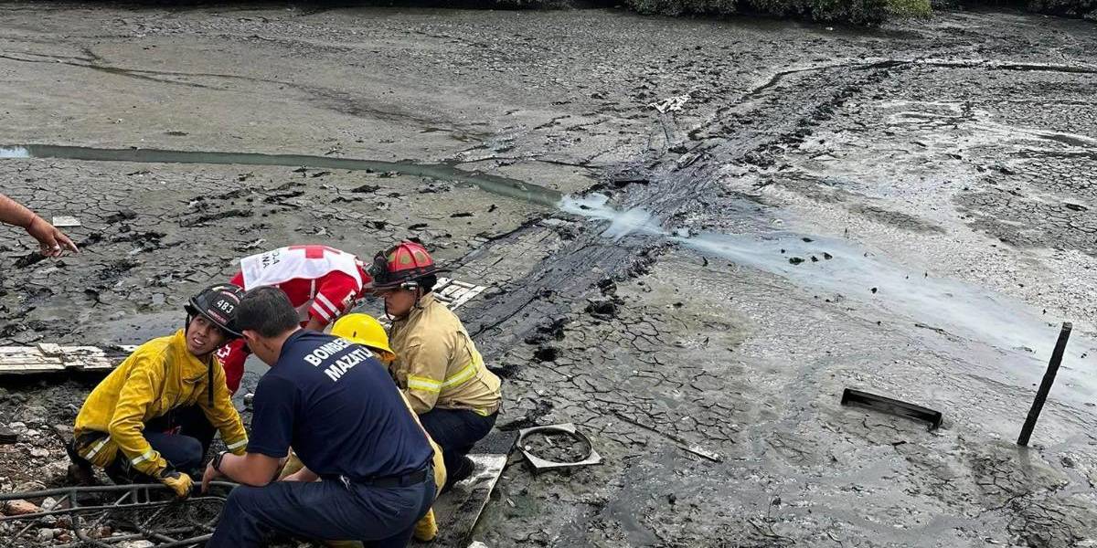 Rescatan a otra persona atrapada en la marisma, ahora en la Quinta Chapalita, en Mazatlán