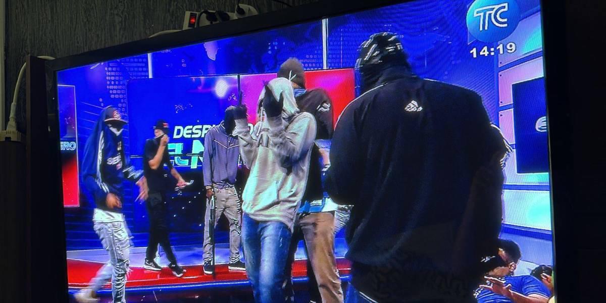 $!Hombres encapuchados y armados toman instalaciones de TC Televisión en Ecuador
