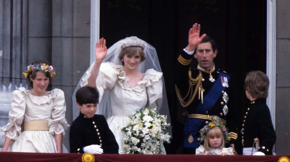$!Subastan pedazo de pastel de la boda de la princesa Diana