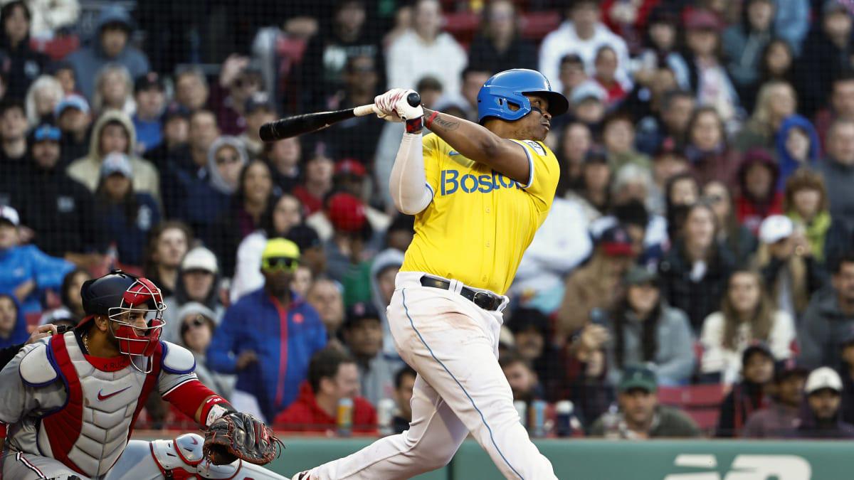 $!¡Poder culichi! Joey Meneses pega su primer jonrón de la campaña