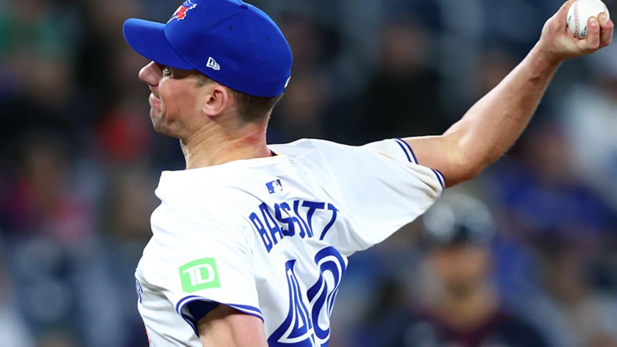 $!Azulejos someten a Bravos con jonrón de Vladdy y joya de Bassitt