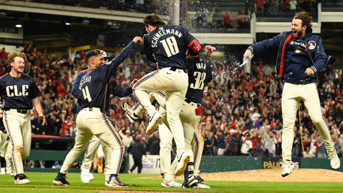 $!Andrés Muñoz sufre su segunda derrota tras remontada de Guardianes en Cleveland