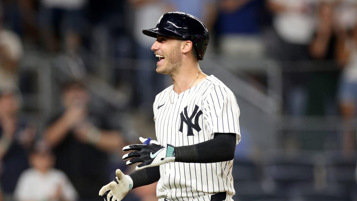 $!¡A la calle! Tres bambinazos de Bellinger acaban con los Cachorros en el Bronx