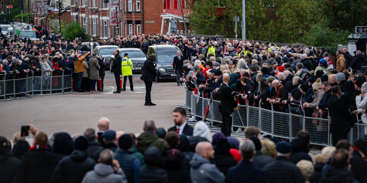 Mánchester despide a Bobby Charlton en su funeral Mánchester despide a Bobby Charlton en su funeral