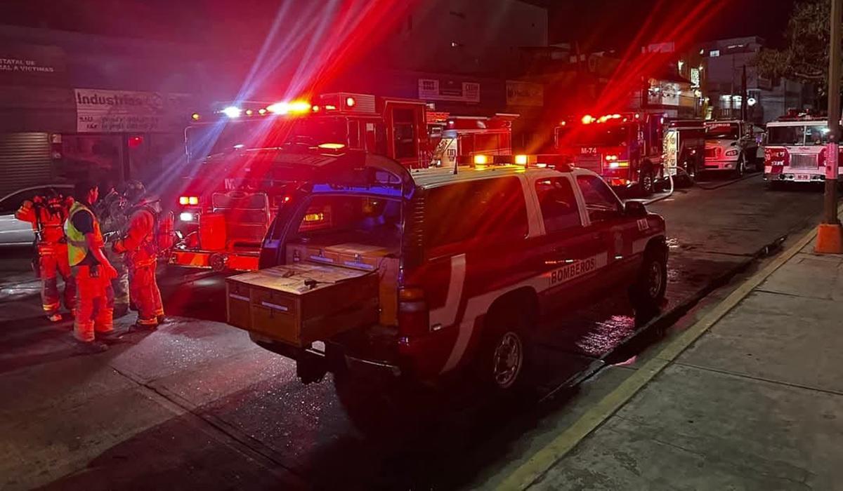 $!Se incendia bodega de solventes en el fraccionamiento Tellería, en Mazatlán