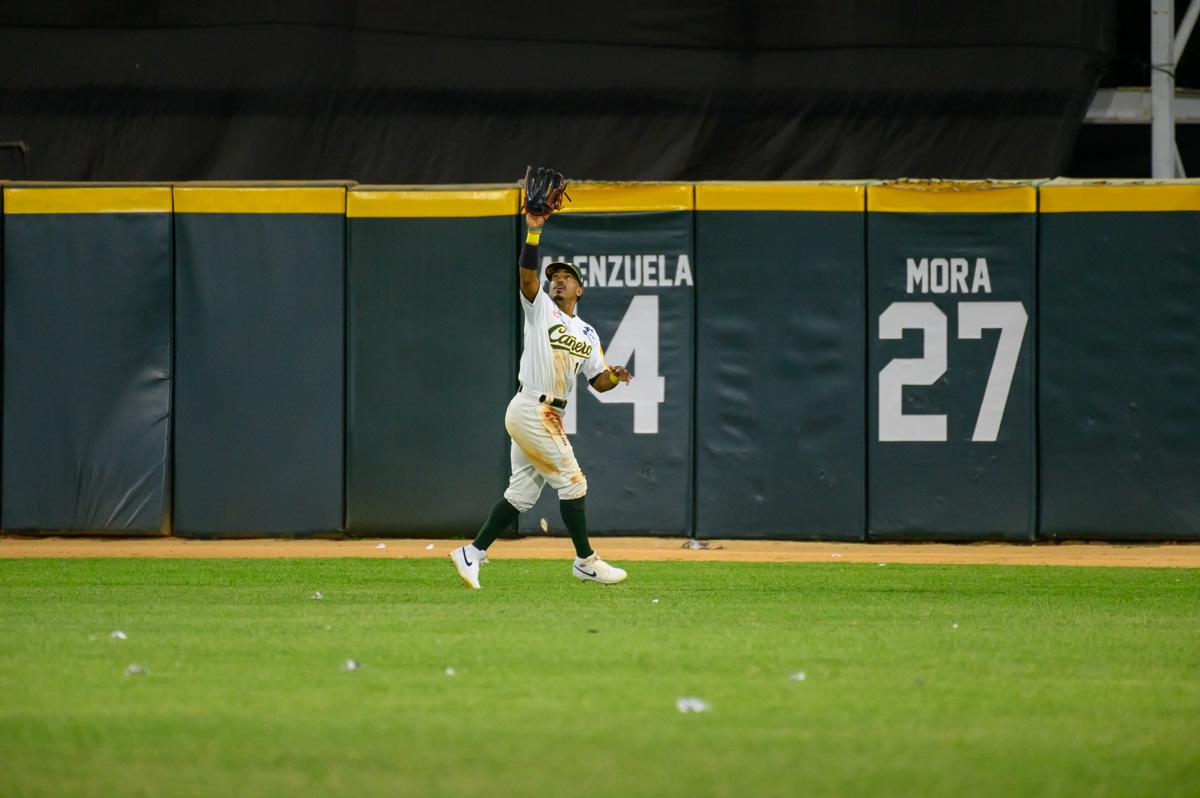 $!Roel Santos captura fly.