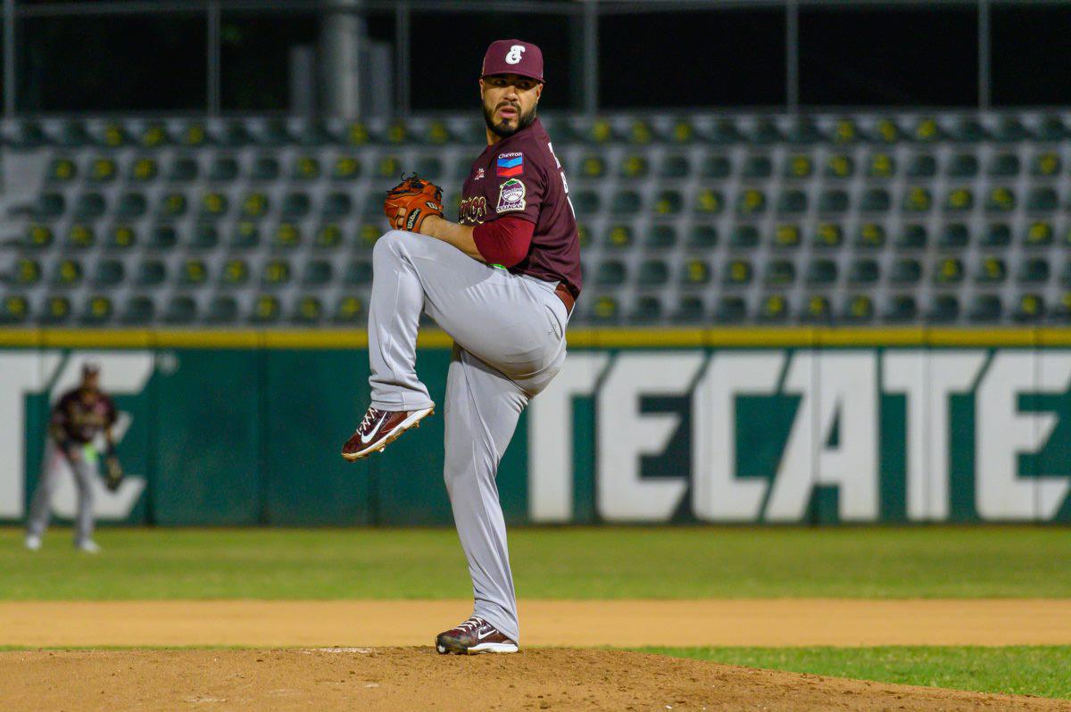 $!Tomateros de Culiacán inicia serie en Los Mochis con victoria
