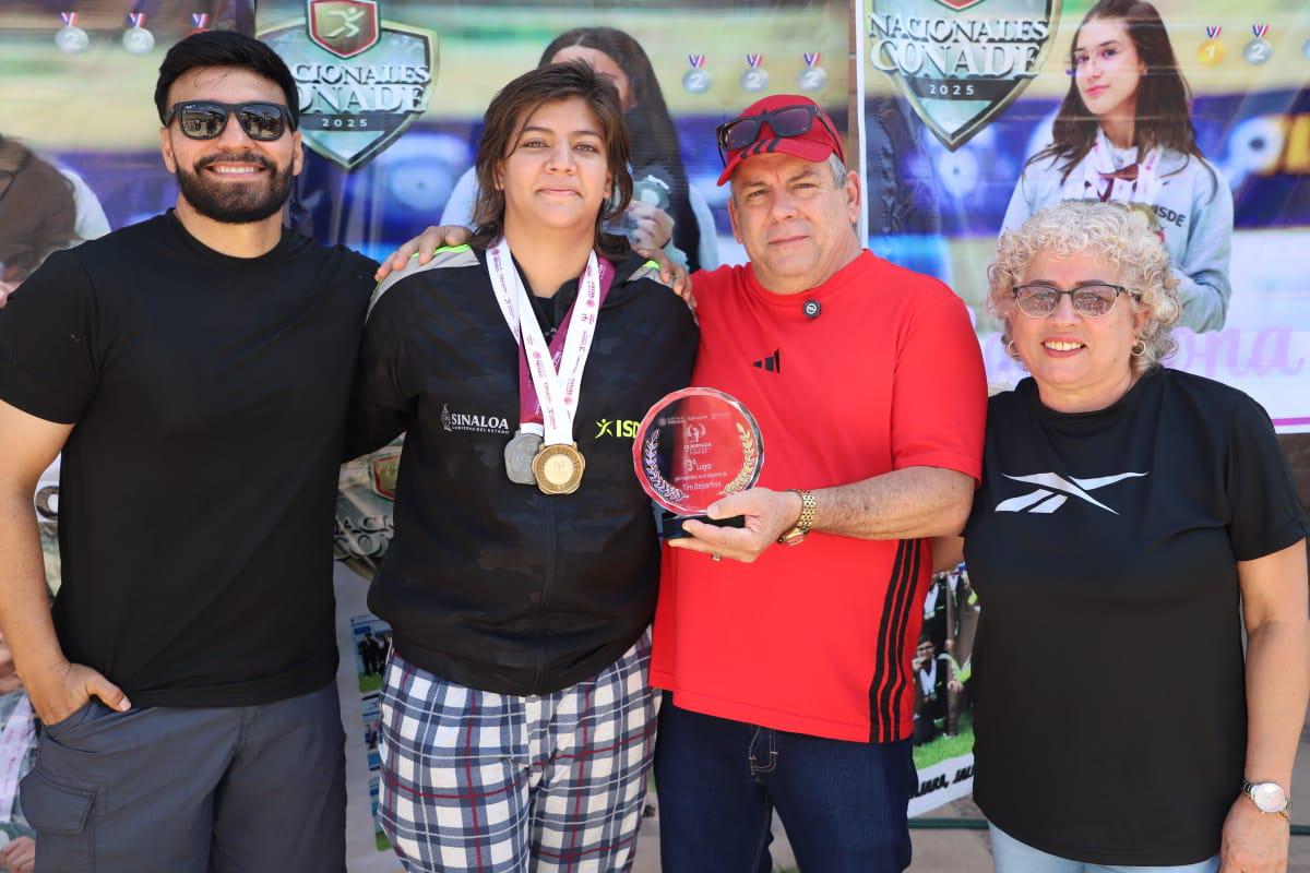 $!Reciben con entusiasmo a la delegación sinaloense de tiro deportivo; llega cargada de medallas