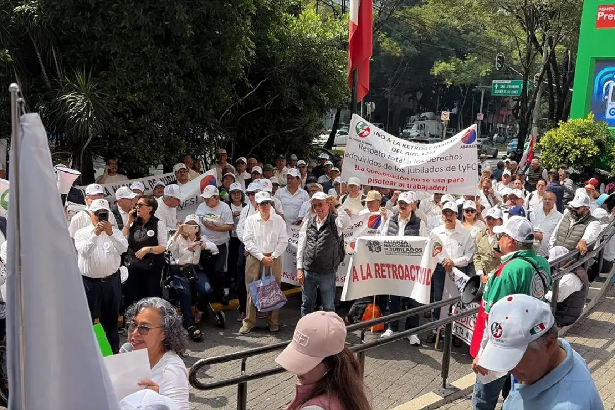 $!Jubilados protestan por recorte de ‘pensiones doradas’