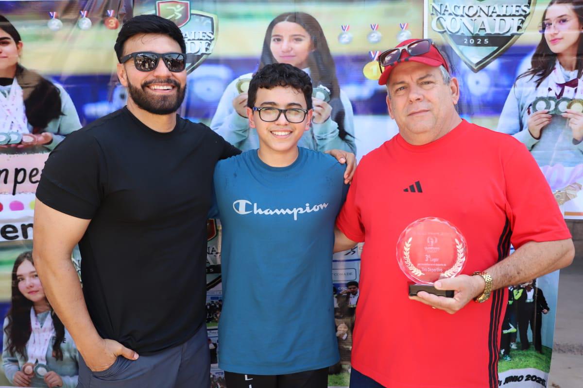 $!Reciben con entusiasmo a la delegación sinaloense de tiro deportivo; llega cargada de medallas