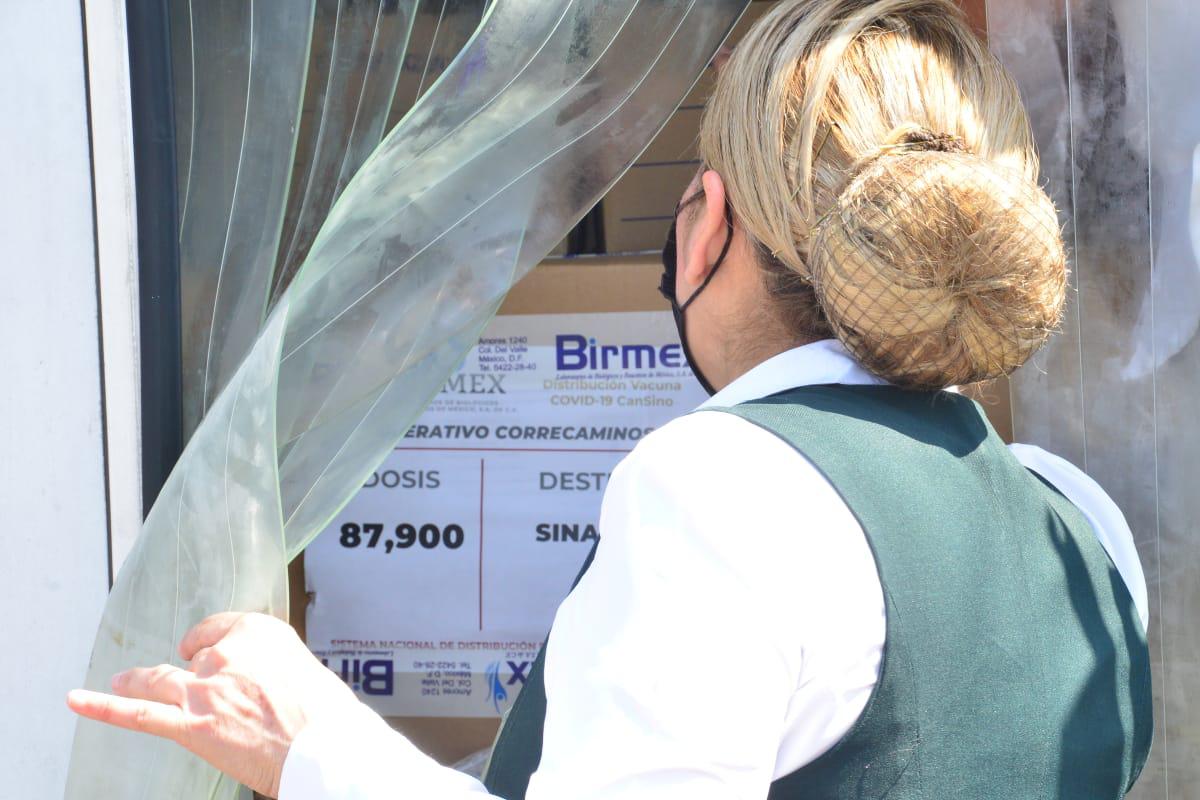 $!Llegan a Sinaloa 87 mil 900 dosis de CanSino para vacunar a maestros
