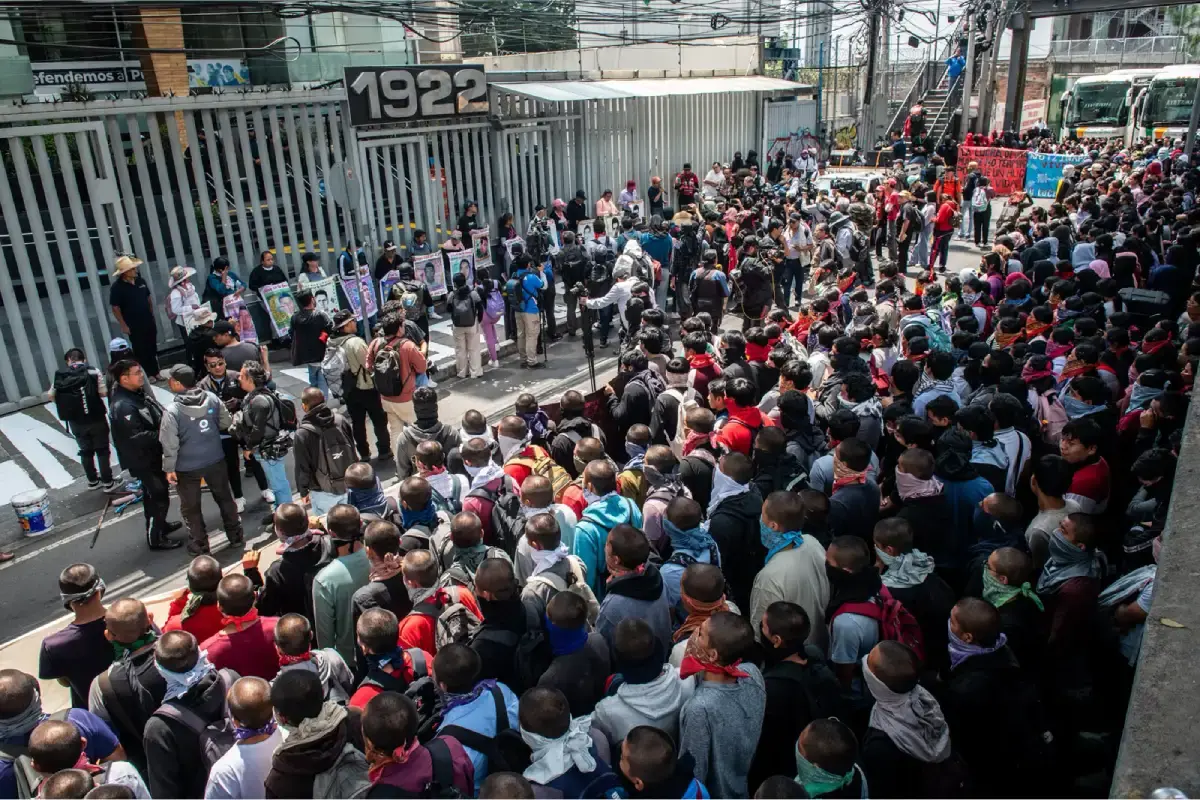 $!‘Es morir en vida’: familias de Ayotzinapa vuelven a la CDMX a 12 años de la desaparición de los 43