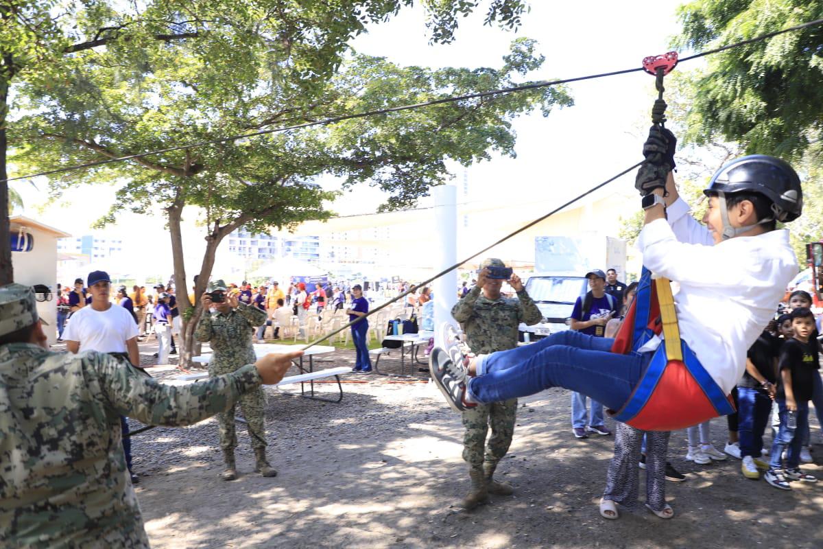 $!Feria de Profesiones de Club Teletón en Mazatlán acerca a niñas y niños a vocaciones