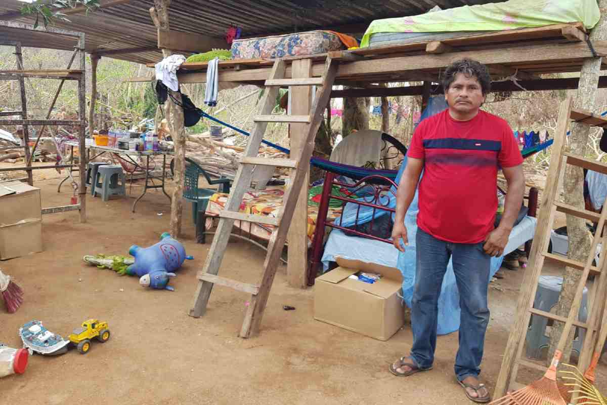 $!Llegan despensas a colonias de Acapulco donde las casas fueron destruídas