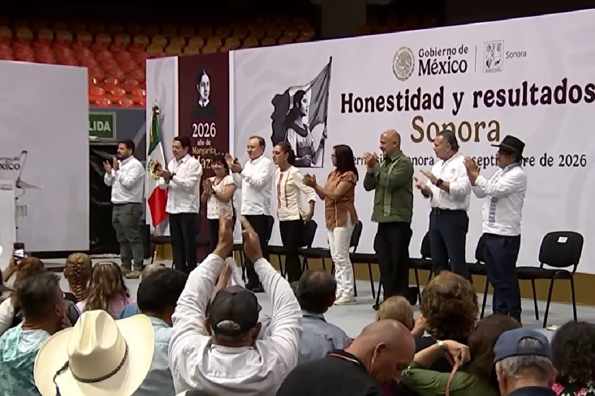 $!‘Ningún Presidente puede tener dos banderas’: Sheinbaum defiende reforma contra doble nacionalidad