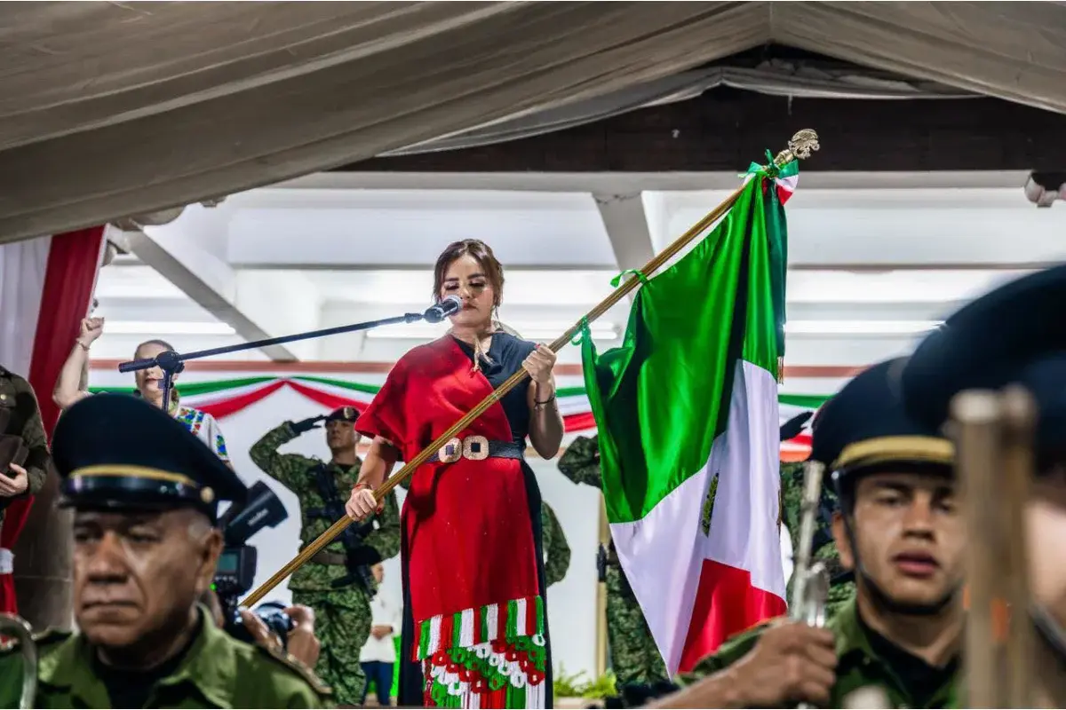 $!‘¡Viva la memoria de Carlos Manzo!’: Grecia Quiroz lo incluye en arengas del Grito en Uruapan