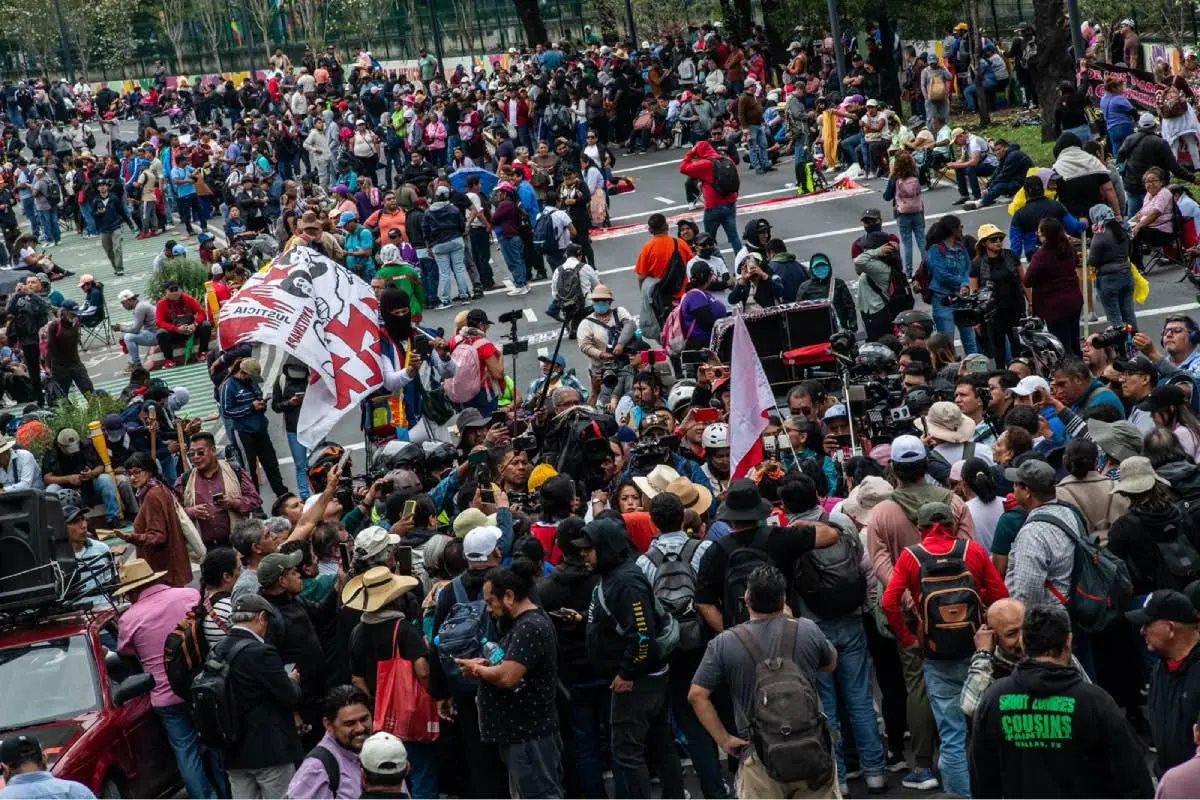 $!Mientras unos hablan de futbol, turismo y celebración, otros reclaman salarios, condiciones laborales y justicia.