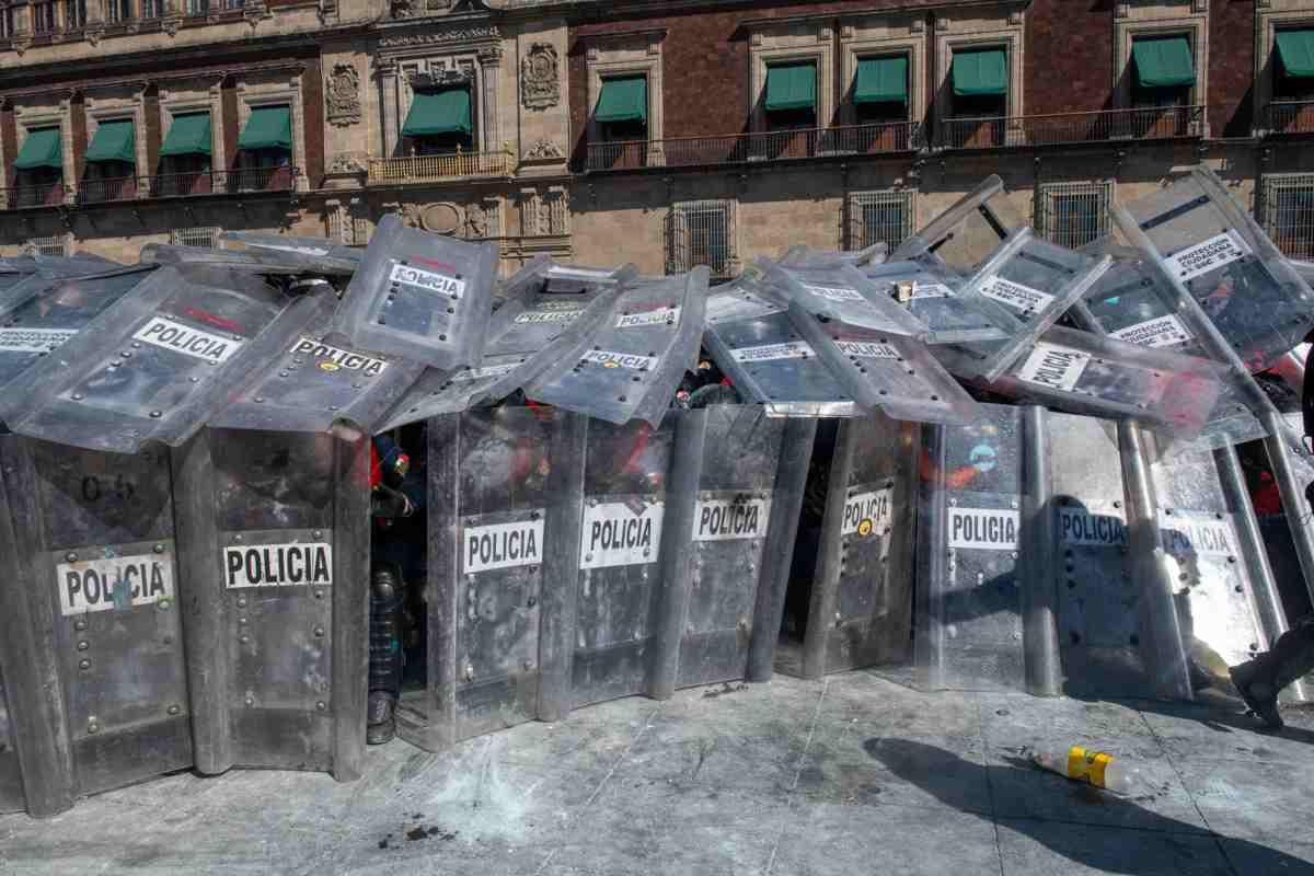 $!Enfrentamiento durante marcha de la Generación Z deja 40 detenidos y 120 lesionados en la CDMX